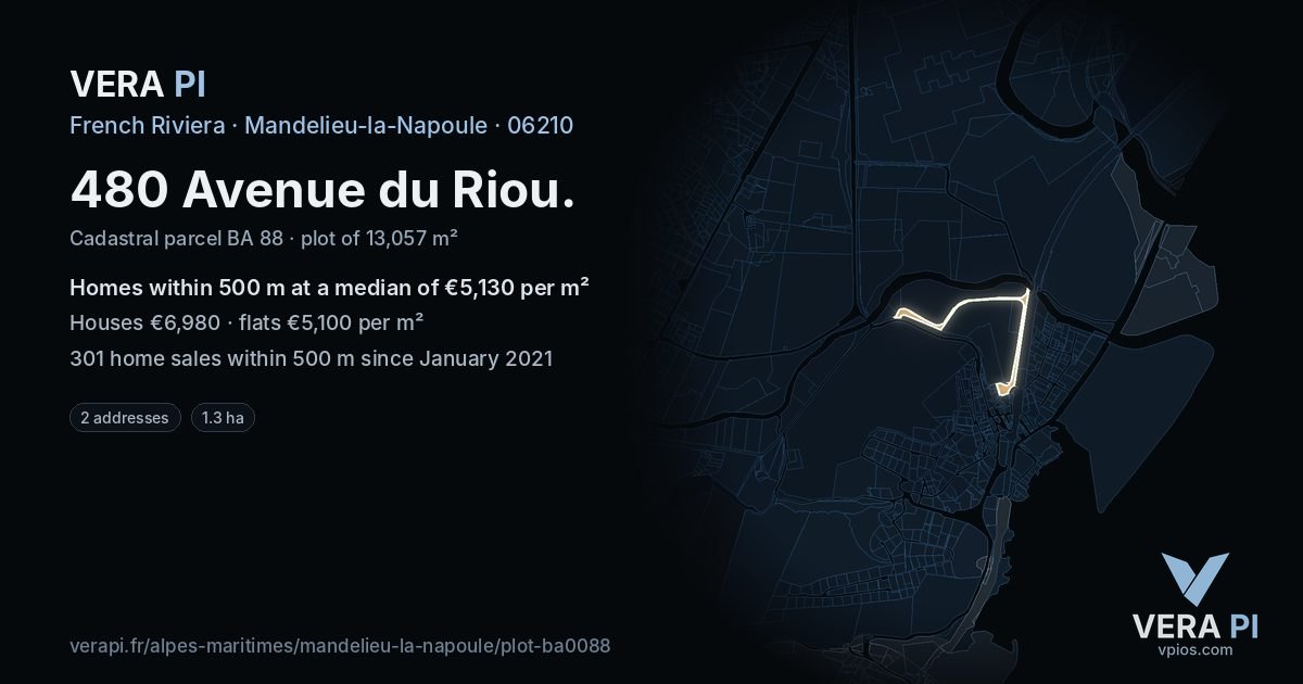 480 Avenue du Riou, Mandelieu-la-Napoule at night – the plot lit, the parcels around coloured by the prices near them