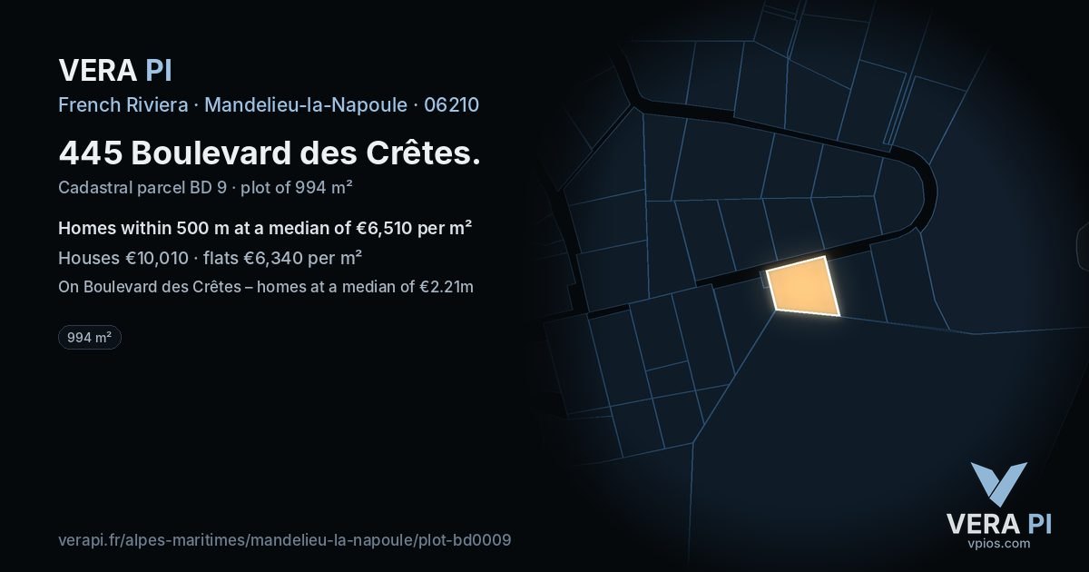 445 Boulevard des Crêtes, Mandelieu-la-Napoule at night – the plot lit, the parcels around coloured by the prices near them