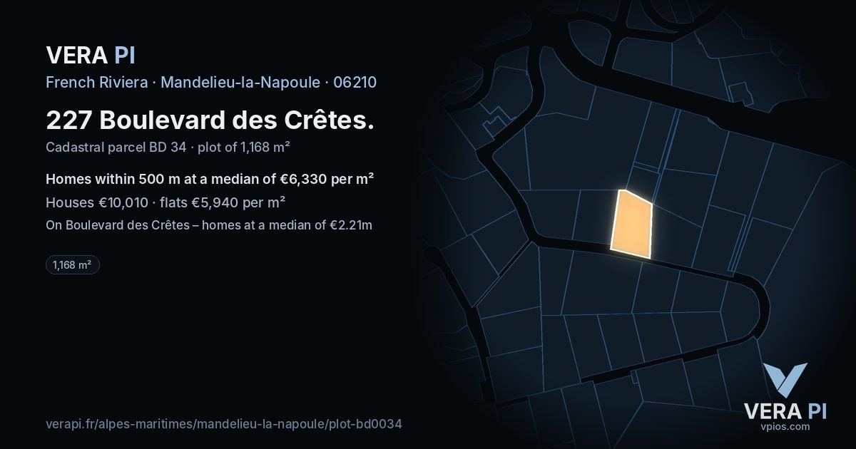 227 Boulevard des Crêtes, Mandelieu-la-Napoule at night – the plot lit, the parcels around coloured by the prices near them