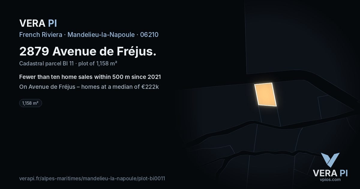 2879 Avenue de Fréjus, Mandelieu-la-Napoule at night – the plot lit, the parcels around coloured by the prices near them