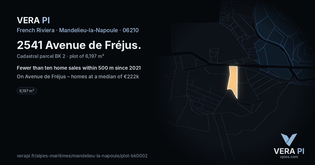2541 Avenue de Fréjus, Mandelieu-la-Napoule at night – the plot lit, the parcels around coloured by the prices near them