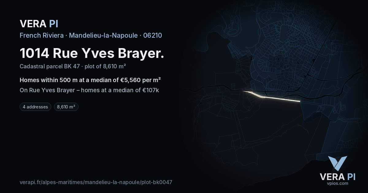 1014 Rue Yves Brayer, Mandelieu-la-Napoule at night – the plot lit, the parcels around coloured by the prices near them
