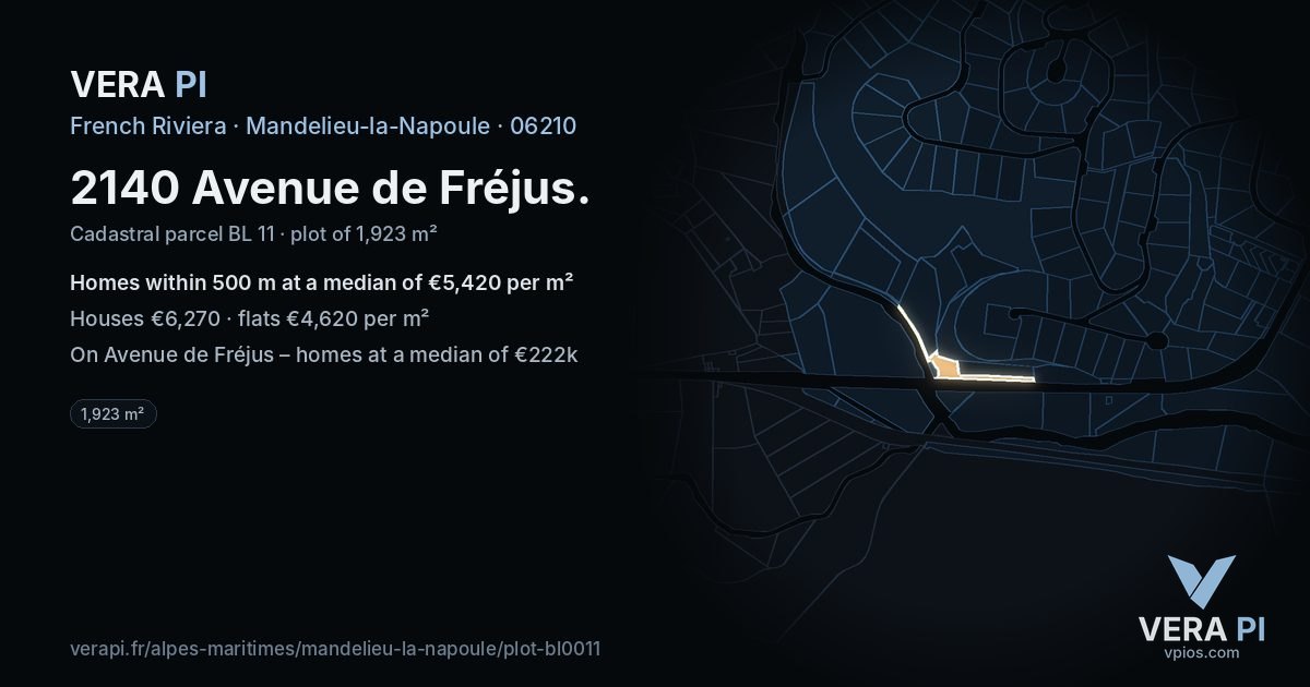 2140 Avenue de Fréjus, Mandelieu-la-Napoule at night – the plot lit, the parcels around coloured by the prices near them