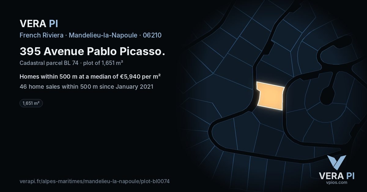 395 Avenue Pablo Picasso, Mandelieu-la-Napoule at night – the plot lit, the parcels around coloured by the prices near them