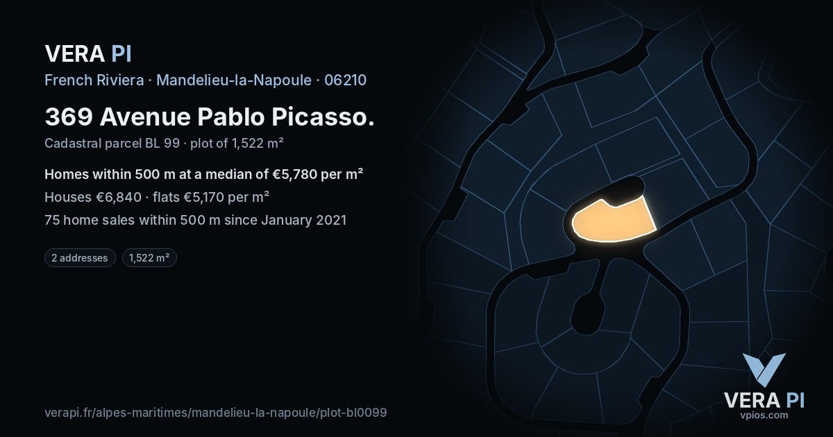 369 Avenue Pablo Picasso, Mandelieu-la-Napoule at night – the plot lit, the parcels around coloured by the prices near them