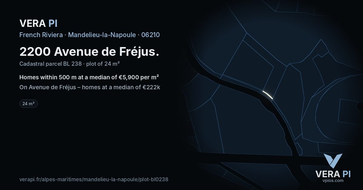 2200 Avenue de Fréjus, Mandelieu-la-Napoule at night – the plot lit, the parcels around coloured by the prices near them