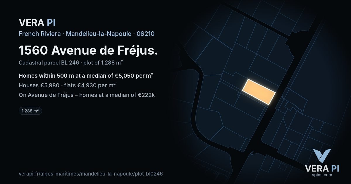 1560 Avenue de Fréjus, Mandelieu-la-Napoule at night – the plot lit, the parcels around coloured by the prices near them