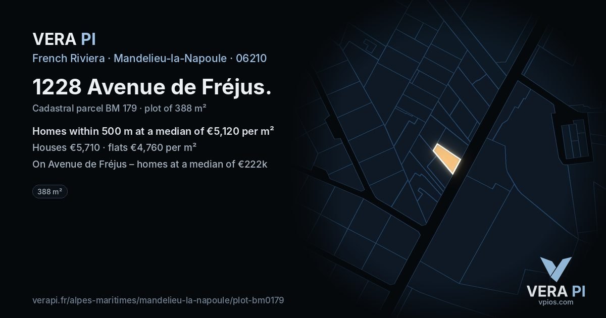 1228 Avenue de Fréjus, Mandelieu-la-Napoule at night – the plot lit, the parcels around coloured by the prices near them