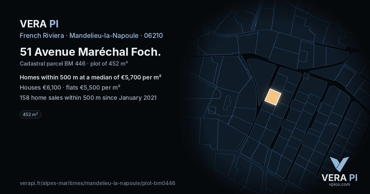 51 Avenue Maréchal Foch, Mandelieu-la-Napoule at night – the plot lit, the parcels around coloured by the prices near them