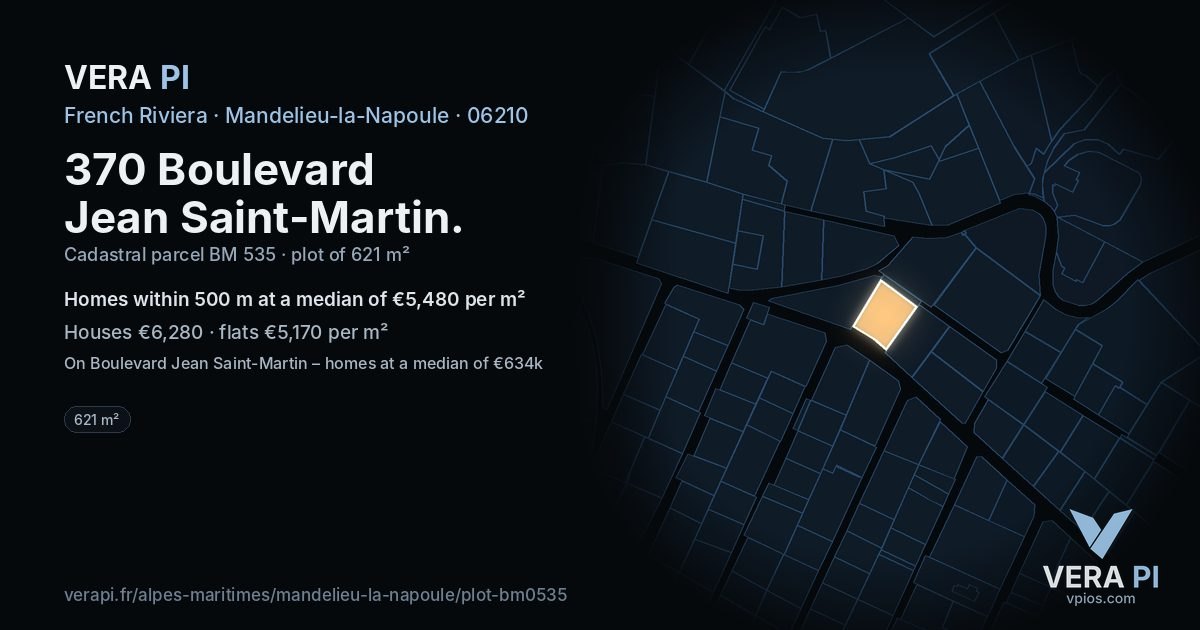 370 Boulevard Jean Saint-Martin, Mandelieu-la-Napoule at night – the plot lit, the parcels around coloured by the prices near them