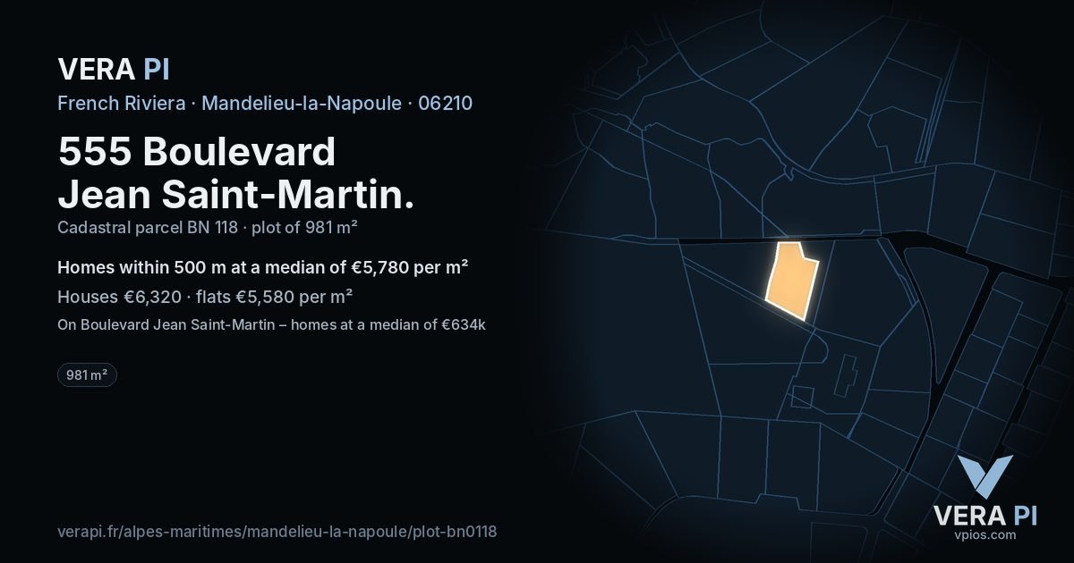 555 Boulevard Jean Saint-Martin, Mandelieu-la-Napoule at night – the plot lit, the parcels around coloured by the prices near them