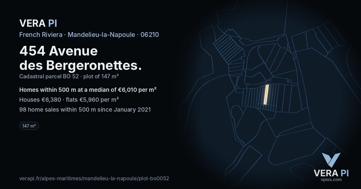454 Avenue des Bergeronettes, Mandelieu-la-Napoule at night – the plot lit, the parcels around coloured by the prices near them