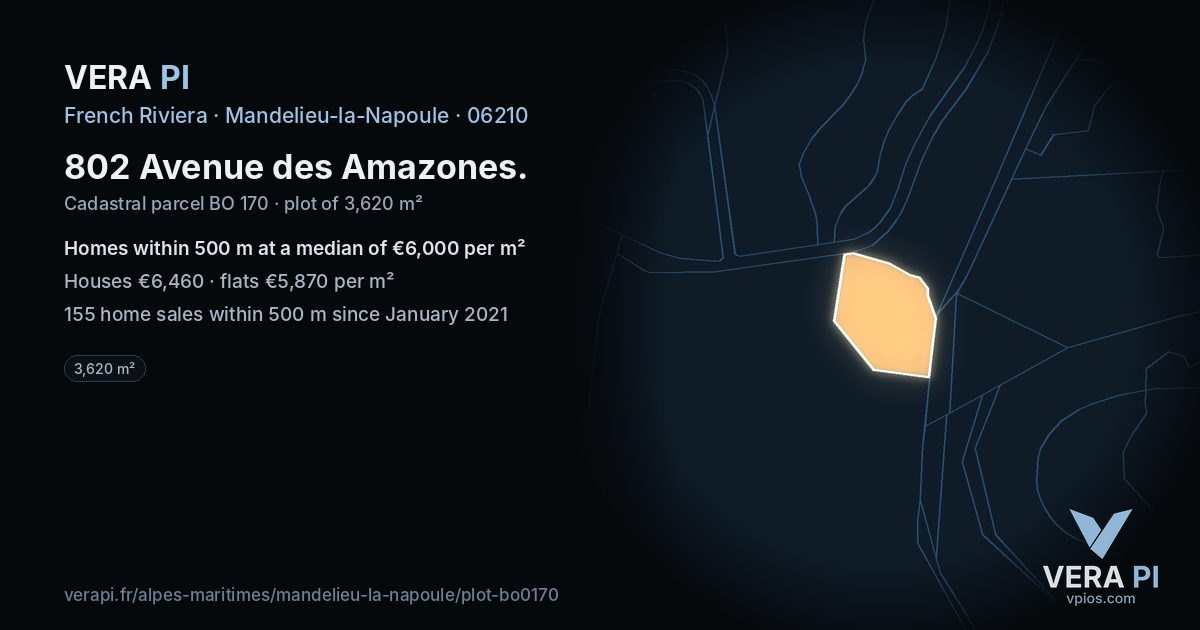 802 Avenue des Amazones, Mandelieu-la-Napoule at night – the plot lit, the parcels around coloured by the prices near them