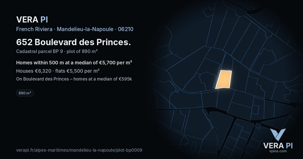652 Boulevard des Princes, Mandelieu-la-Napoule at night – the plot lit, the parcels around coloured by the prices near them