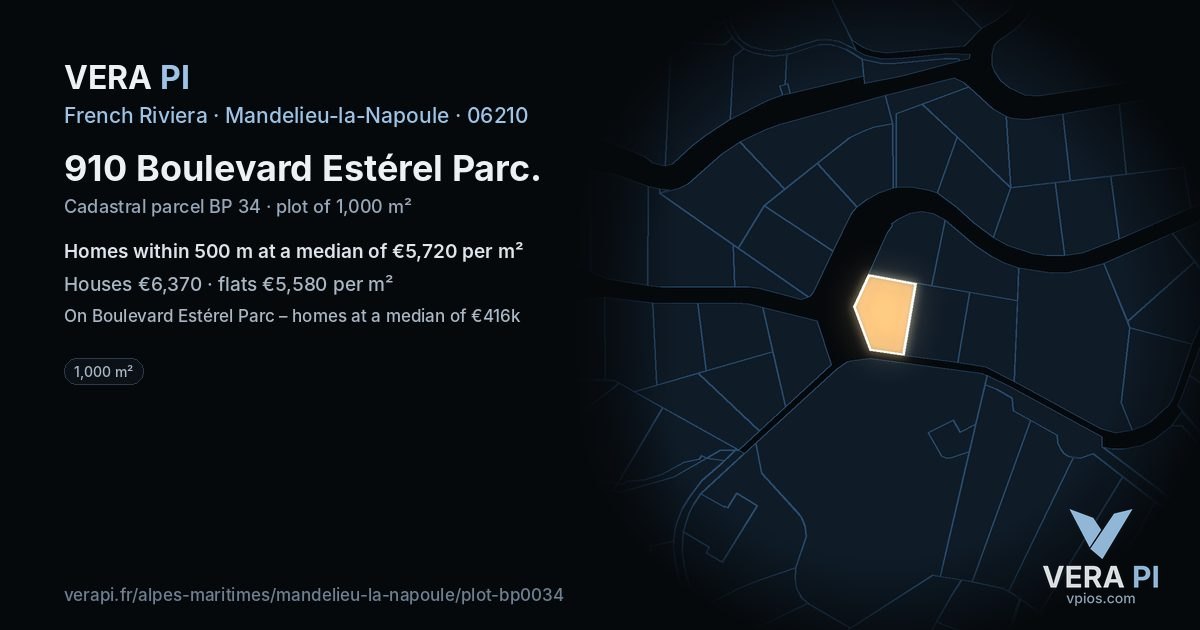 910 Boulevard Estérel Parc, Mandelieu-la-Napoule at night – the plot lit, the parcels around coloured by the prices near them