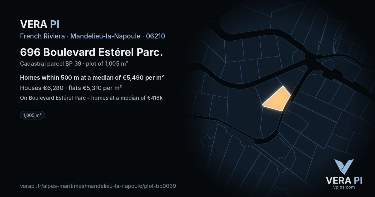 696 Boulevard Estérel Parc, Mandelieu-la-Napoule at night – the plot lit, the parcels around coloured by the prices near them