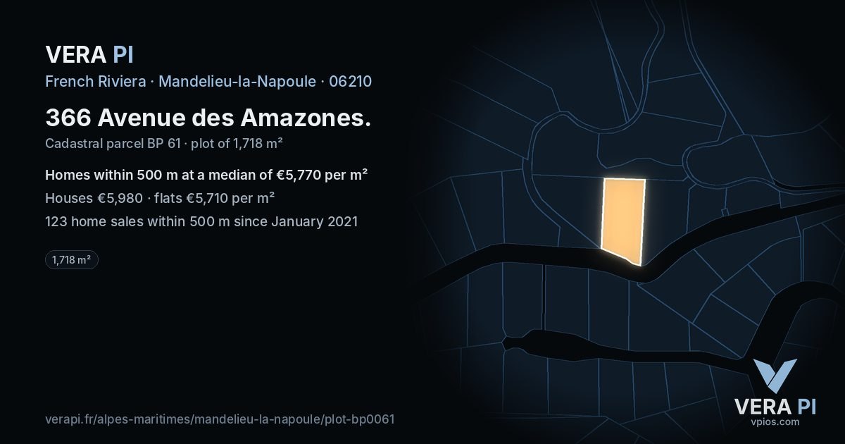 366 Avenue des Amazones, Mandelieu-la-Napoule at night – the plot lit, the parcels around coloured by the prices near them