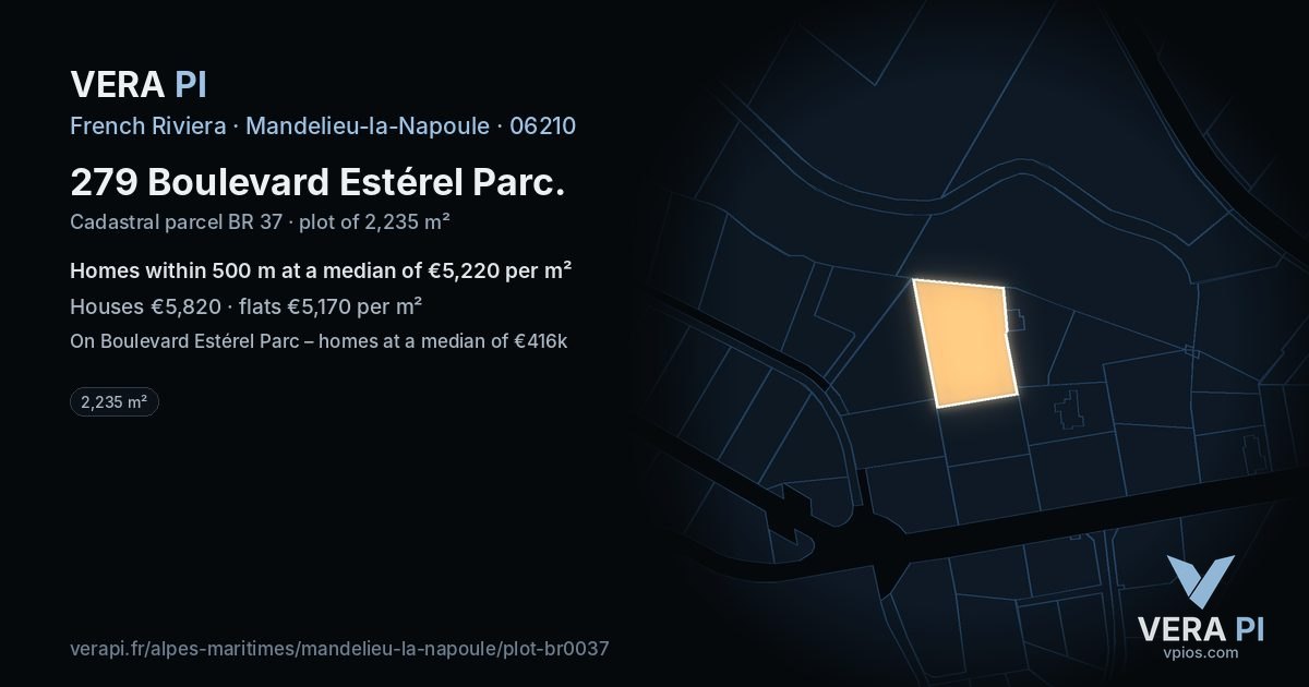279 Boulevard Estérel Parc, Mandelieu-la-Napoule at night – the plot lit, the parcels around coloured by the prices near them