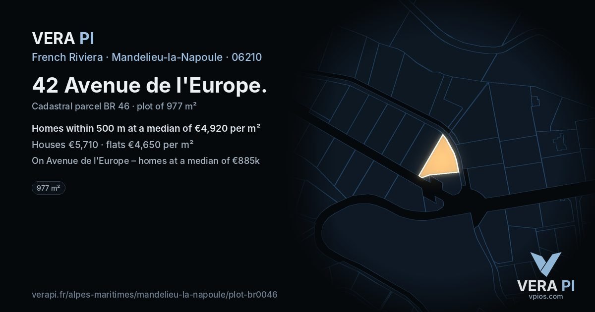 42 Avenue de l'Europe, Mandelieu-la-Napoule at night – the plot lit, the parcels around coloured by the prices near them