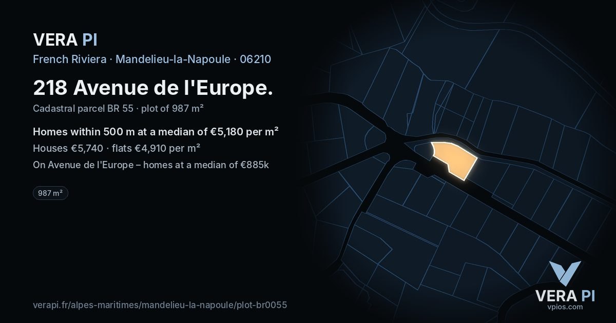 218 Avenue de l'Europe, Mandelieu-la-Napoule at night – the plot lit, the parcels around coloured by the prices near them