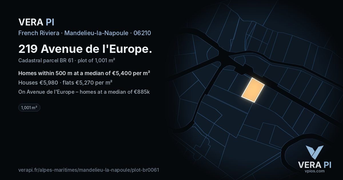 219 Avenue de l'Europe, Mandelieu-la-Napoule at night – the plot lit, the parcels around coloured by the prices near them