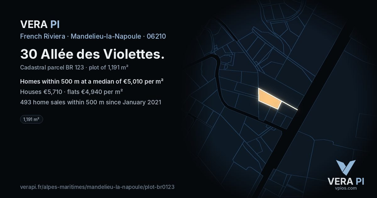 30 Allée des Violettes, Mandelieu-la-Napoule at night – the plot lit, the parcels around coloured by the prices near them
