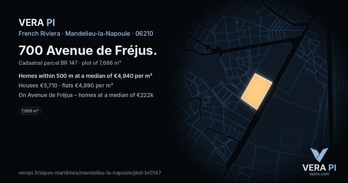 700 Avenue de Fréjus, Mandelieu-la-Napoule at night – the plot lit, the parcels around coloured by the prices near them