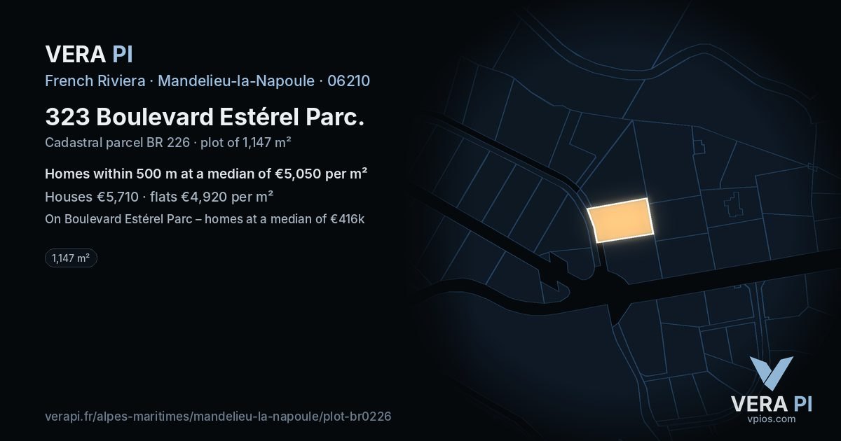 323 Boulevard Estérel Parc, Mandelieu-la-Napoule at night – the plot lit, the parcels around coloured by the prices near them