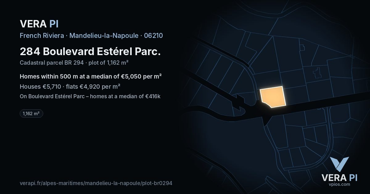 284 Boulevard Estérel Parc, Mandelieu-la-Napoule at night – the plot lit, the parcels around coloured by the prices near them