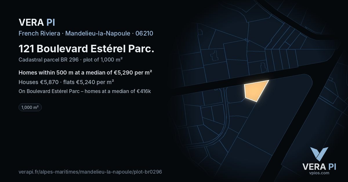 121 Boulevard Estérel Parc, Mandelieu-la-Napoule at night – the plot lit, the parcels around coloured by the prices near them
