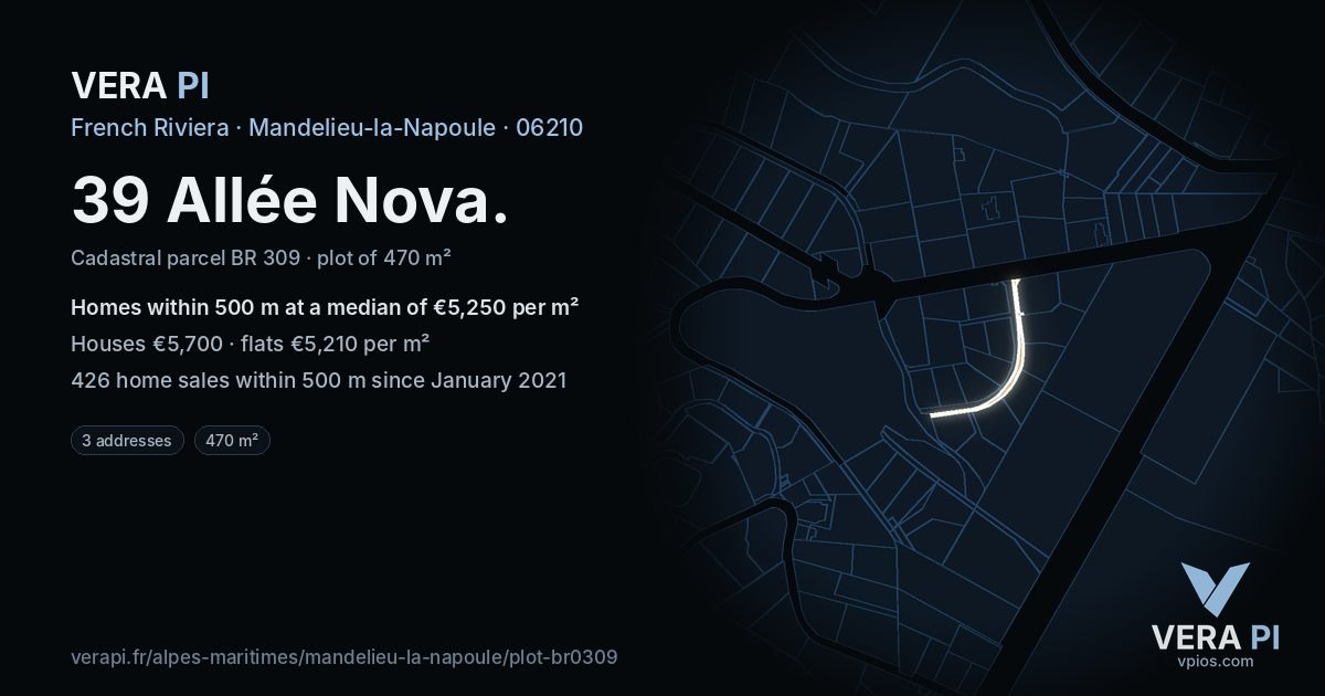 39 Allée Nova, Mandelieu-la-Napoule at night – the plot lit, the parcels around coloured by the prices near them