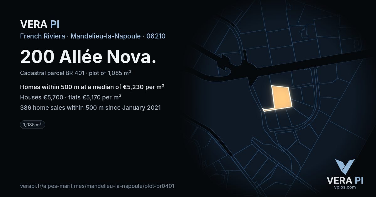 200 Allée Nova, Mandelieu-la-Napoule at night – the plot lit, the parcels around coloured by the prices near them