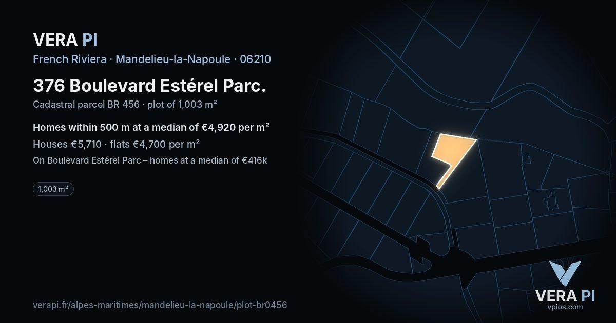 376 Boulevard Estérel Parc, Mandelieu-la-Napoule at night – the plot lit, the parcels around coloured by the prices near them