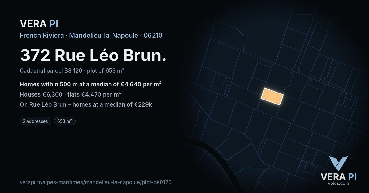 372 Rue Léo Brun, Mandelieu-la-Napoule at night – the plot lit, the parcels around coloured by the prices near them