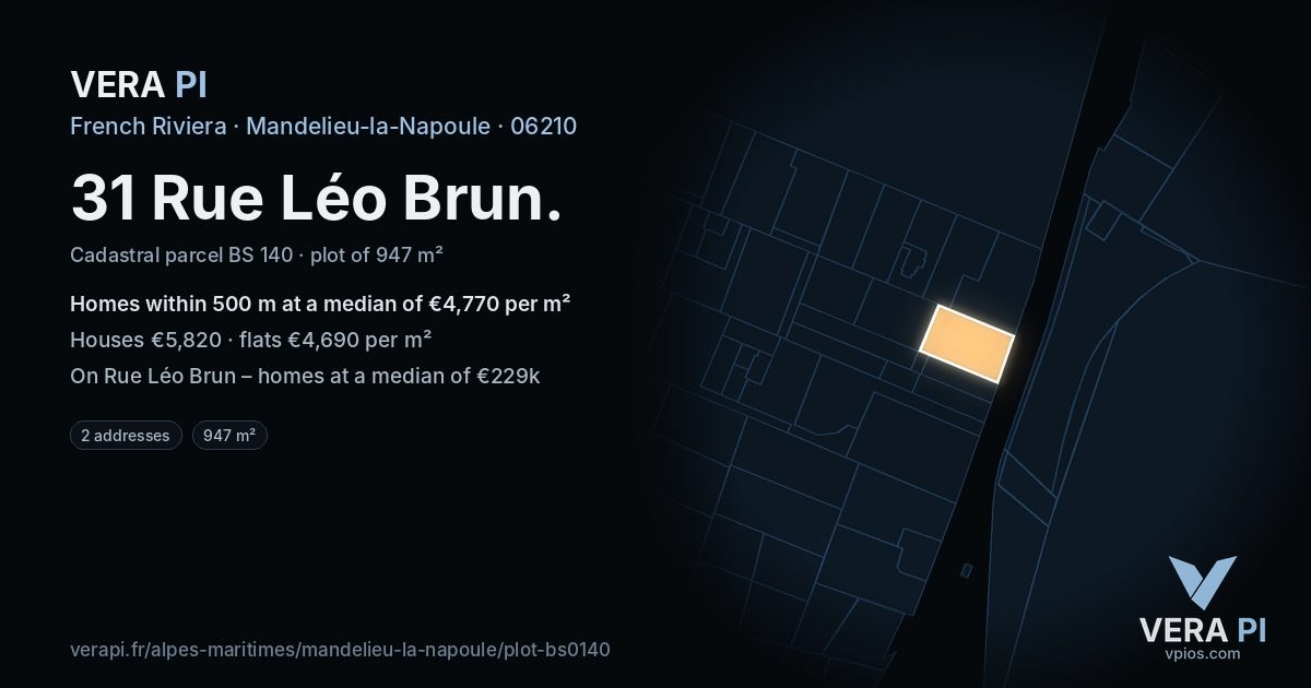 31 Rue Léo Brun, Mandelieu-la-Napoule at night – the plot lit, the parcels around coloured by the prices near them