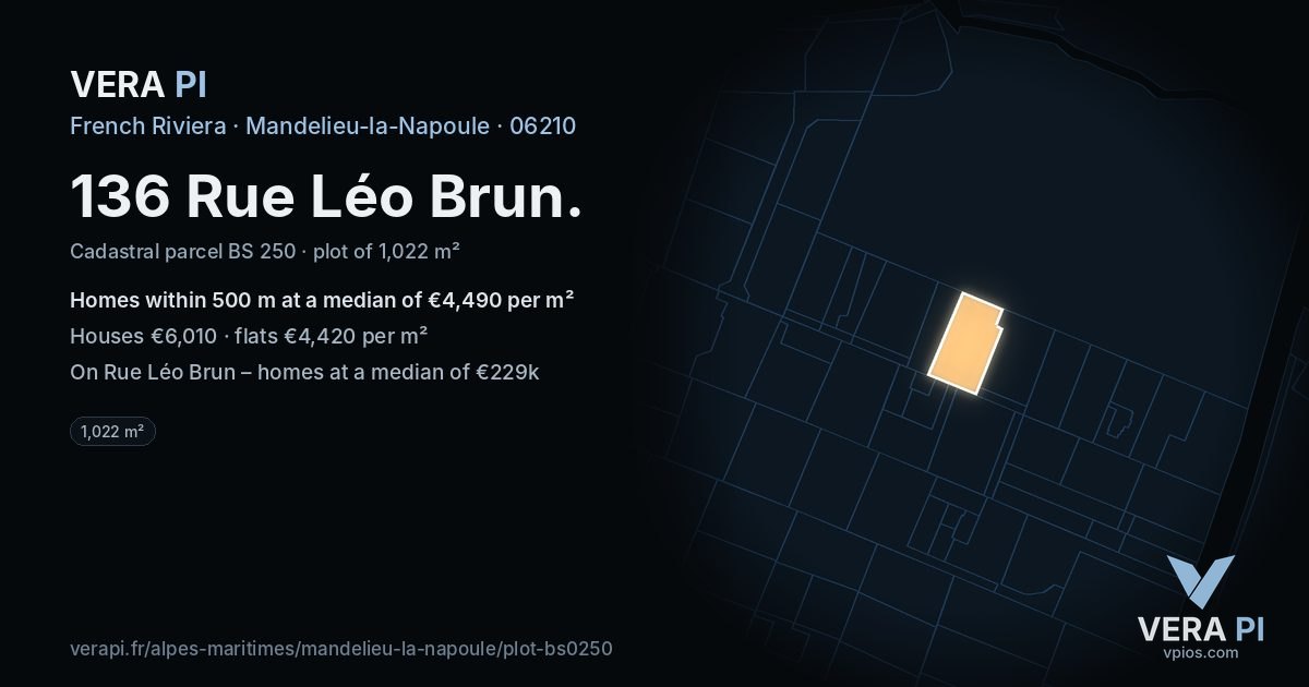 136 Rue Léo Brun, Mandelieu-la-Napoule at night – the plot lit, the parcels around coloured by the prices near them