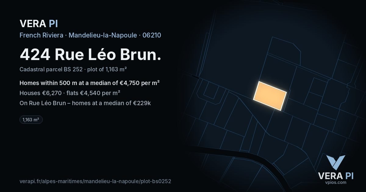 424 Rue Léo Brun, Mandelieu-la-Napoule at night – the plot lit, the parcels around coloured by the prices near them
