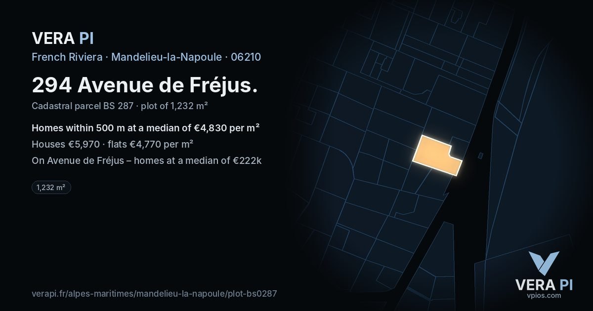294 Avenue de Fréjus, Mandelieu-la-Napoule at night – the plot lit, the parcels around coloured by the prices near them