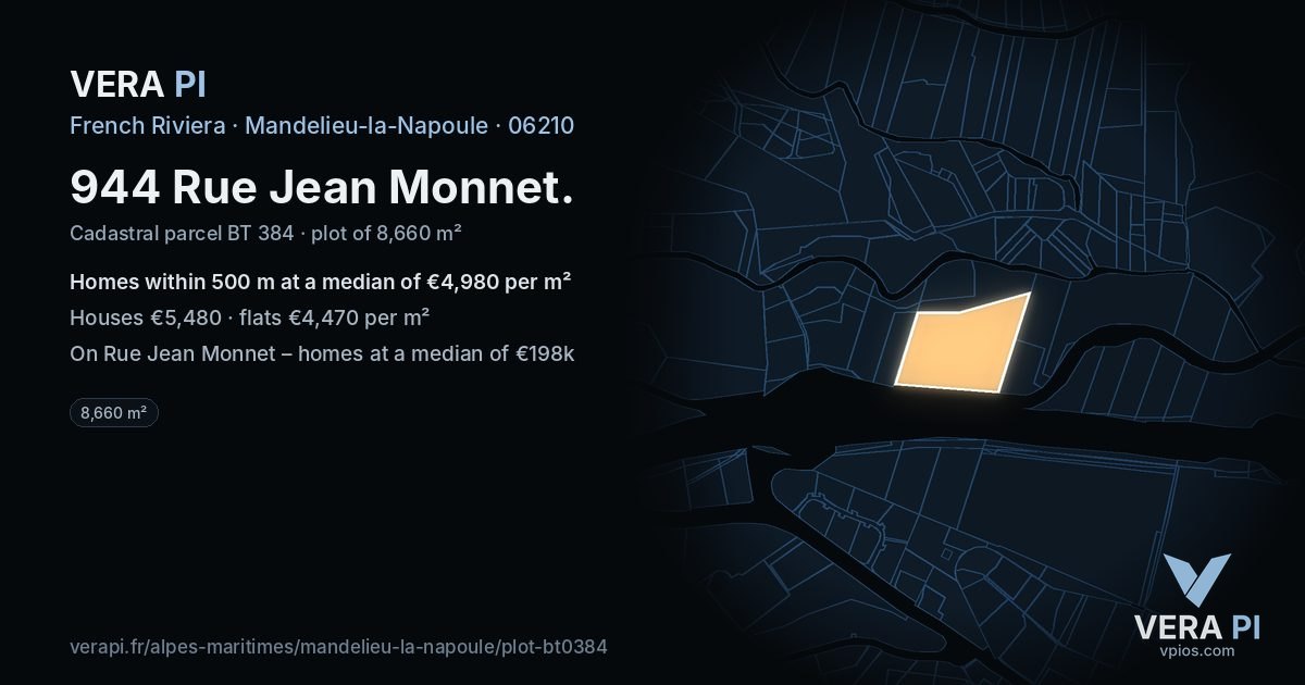 944 Rue Jean Monnet, Mandelieu-la-Napoule at night – the plot lit, the parcels around coloured by the prices near them