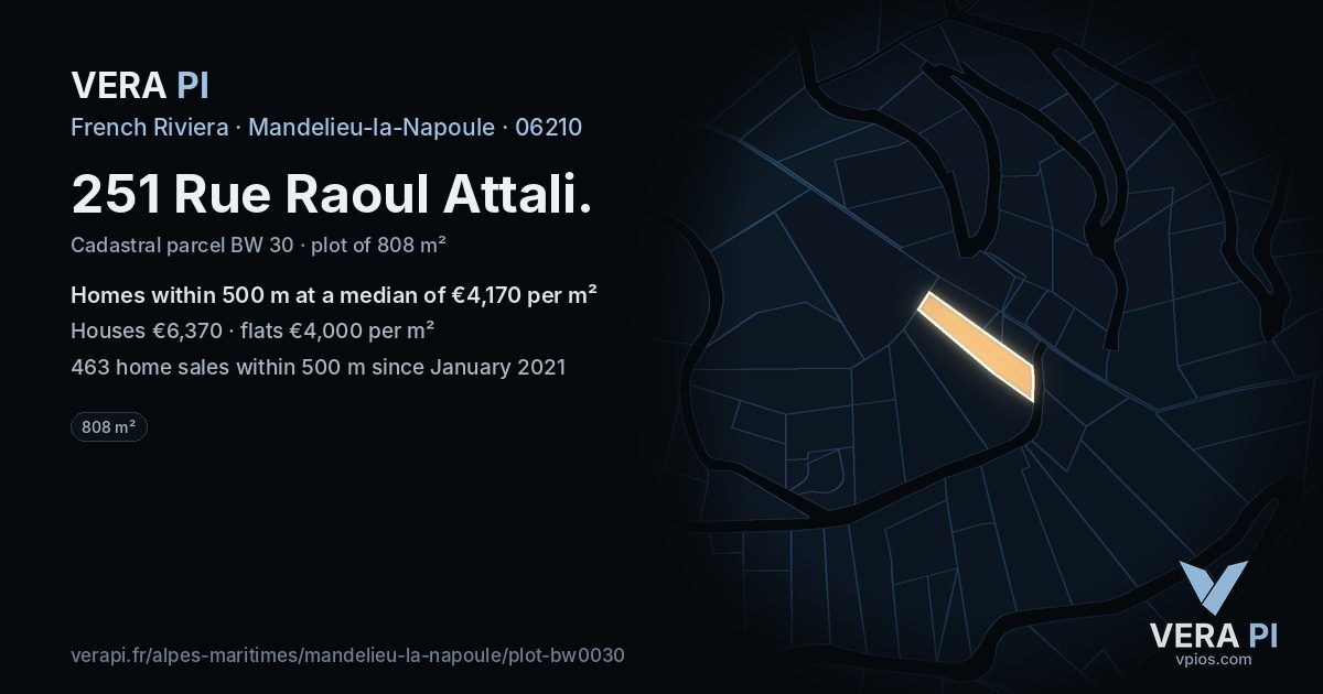 251 Rue Raoul Attali, Mandelieu-la-Napoule at night – the plot lit, the parcels around coloured by the prices near them