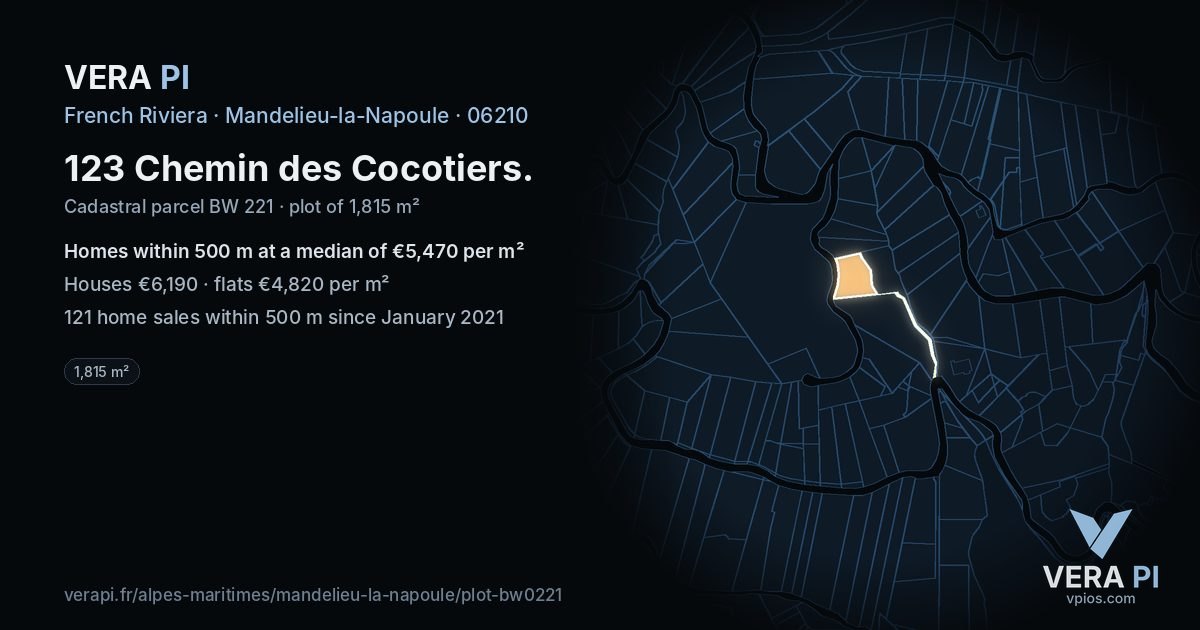 123 Chemin des Cocotiers, Mandelieu-la-Napoule at night – the plot lit, the parcels around coloured by the prices near them
