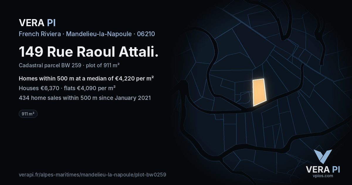 149 Rue Raoul Attali, Mandelieu-la-Napoule at night – the plot lit, the parcels around coloured by the prices near them