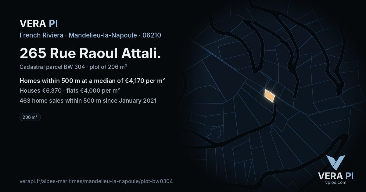 265 Rue Raoul Attali, Mandelieu-la-Napoule at night – the plot lit, the parcels around coloured by the prices near them