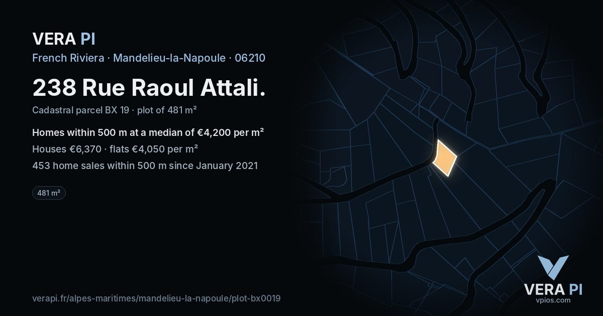 238 Rue Raoul Attali, Mandelieu-la-Napoule at night – the plot lit, the parcels around coloured by the prices near them