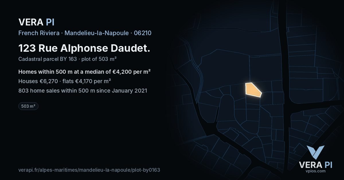123 Rue Alphonse Daudet, Mandelieu-la-Napoule at night – the plot lit, the parcels around coloured by the prices near them