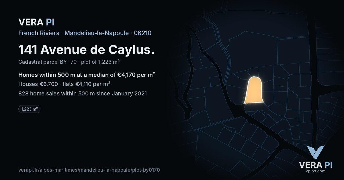 141 Avenue de Caylus, Mandelieu-la-Napoule at night – the plot lit, the parcels around coloured by the prices near them
