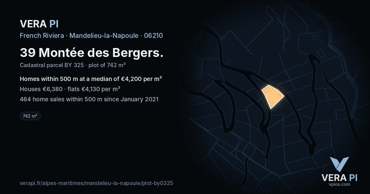 39 Montée des Bergers, Mandelieu-la-Napoule at night – the plot lit, the parcels around coloured by the prices near them