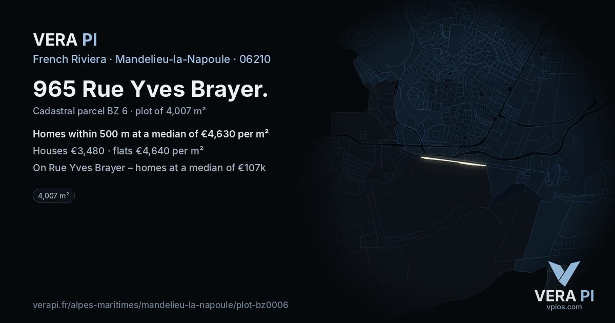 965 Rue Yves Brayer, Mandelieu-la-Napoule at night – the plot lit, the parcels around coloured by the prices near them