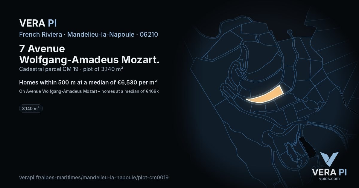 7 Avenue Wolfgang-Amadeus Mozart, Mandelieu-la-Napoule at night – the plot lit, the parcels around coloured by the prices near them