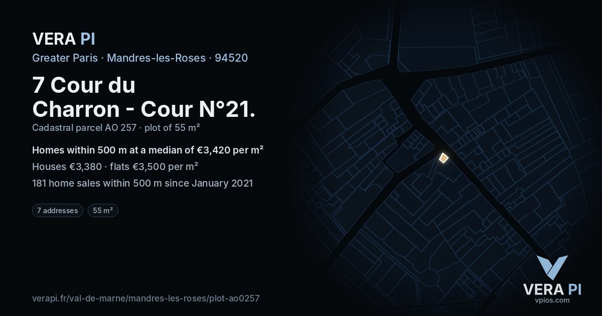 7 Cour du Charron - Cour N°21, Mandres-les-Roses at night – the plot lit, the parcels around coloured by the prices near them
